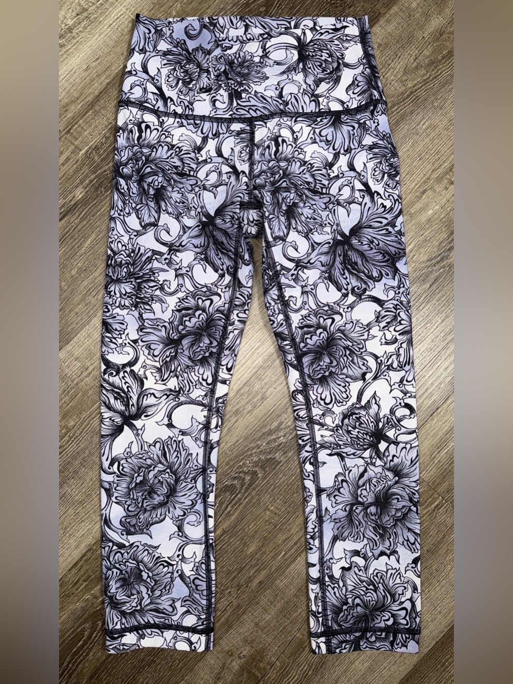 Lululemon Blue Hanakotoba Starlight Wunder Under Crop Legging- Size 4